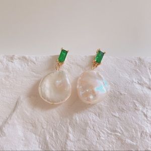 Gold plated brass Emerald green zircon pearl earrings
